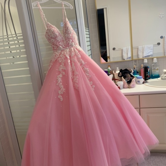 MoriLee Madeline Gardner pink prom dress, only worn once for my grad & photos - Picture 1 of 7